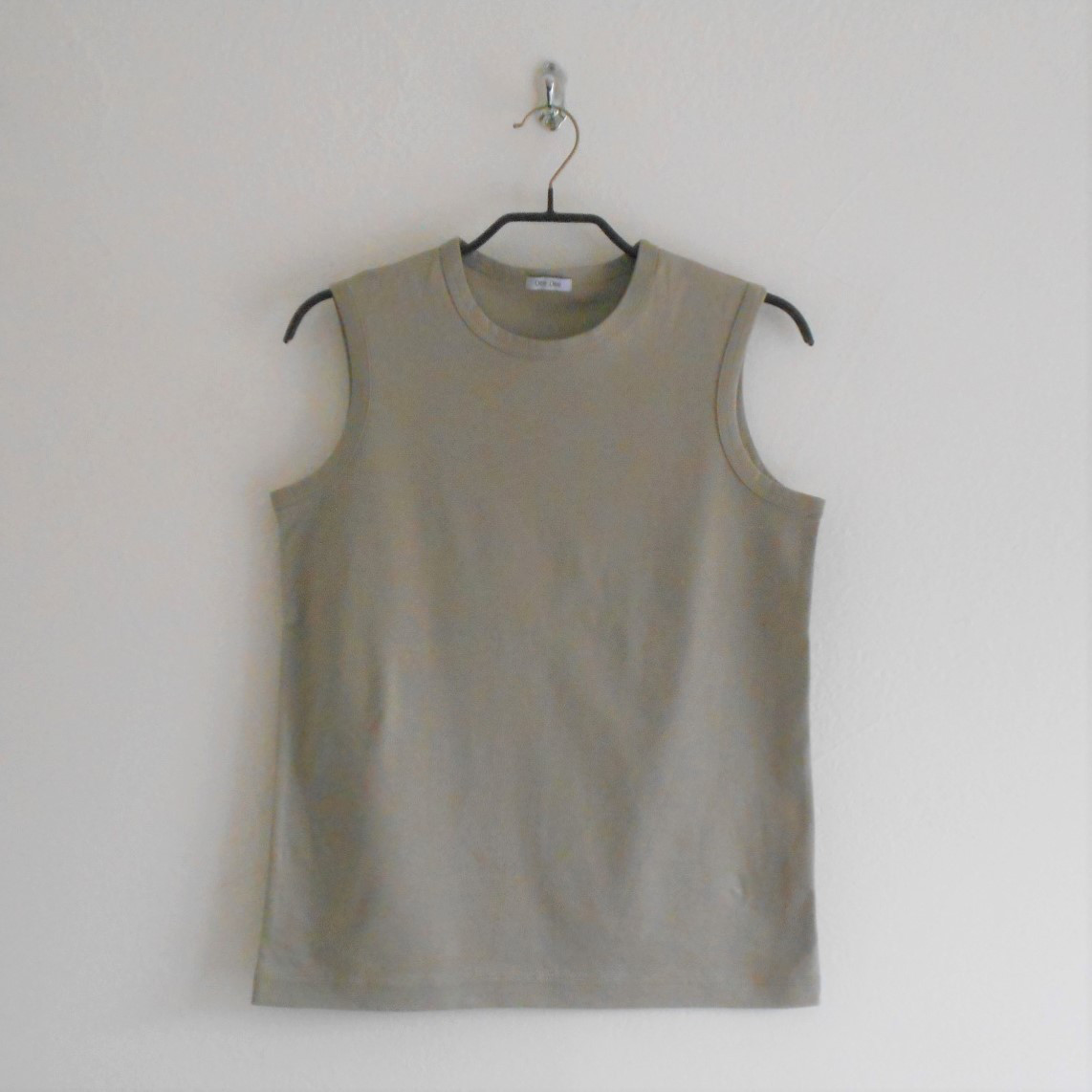 【Uネック-グレージュ】スーピマ・コットンを使った一枚で魅せるノースリーブT