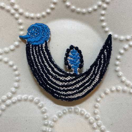 ブローチ(鳥・ミナペルホネン生地使用・ハンドメイド ブローチ(鳥・ミナペルホネン生地使用・ハンドメイド
