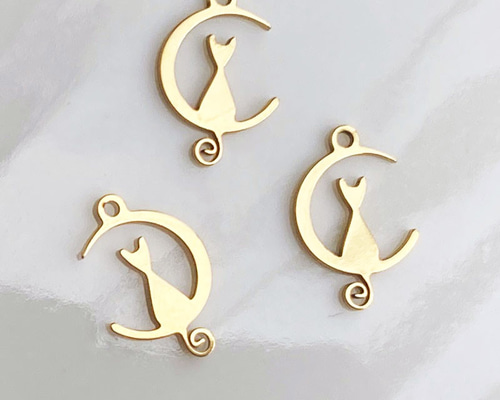 18823…チャーム・三日月と黒猫ちゃん(1pair)￥800- ☆一つ目猫ちゃん(黒M) あみぐるみ knit'n pot 通販 17392242｜Creema