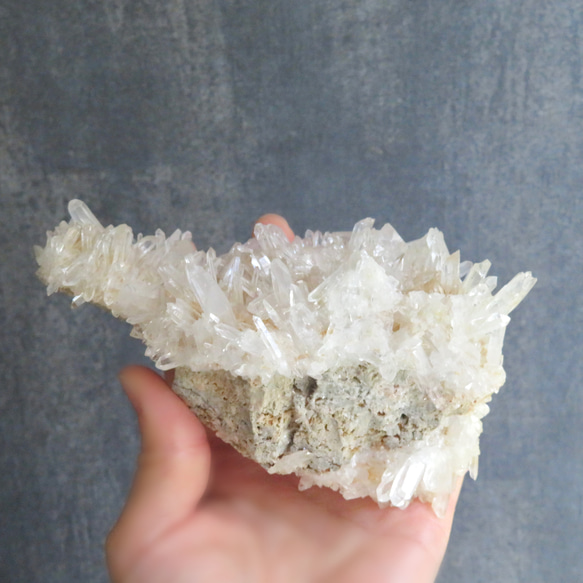 【美しい鉱物標本】水晶クラスター／326グラム 4枚目の画像