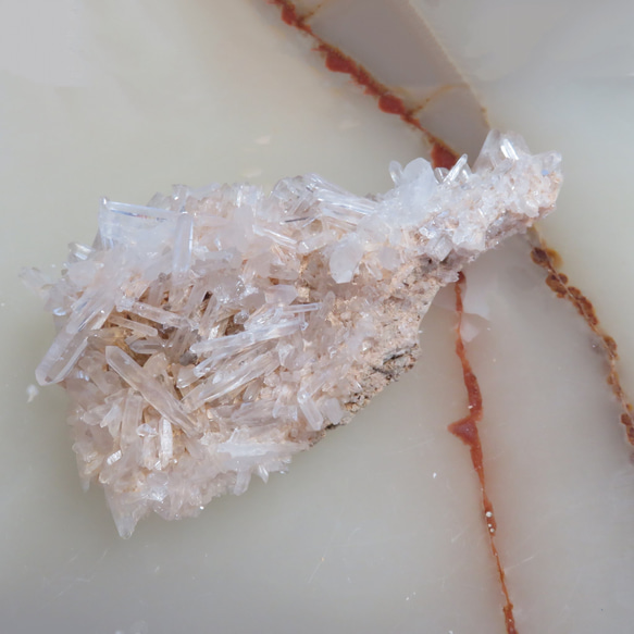 【美しい鉱物標本】水晶クラスター／326グラム 17枚目の画像
