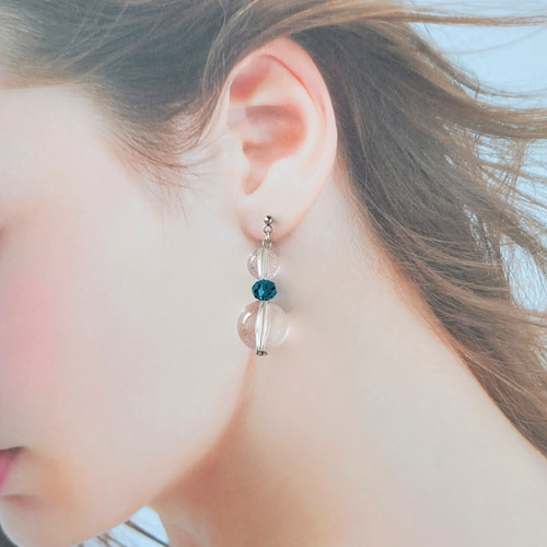 透明度100％高純度アクリルビーズのアクセサリー 選べる金具ピアス