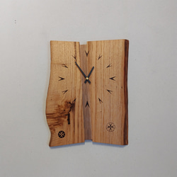 木製の壁掛け時計  V文字　【ギフト対応･名入れ可】　～クリ・クルミ～ 1枚目の画像