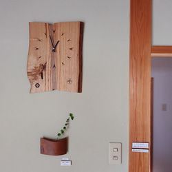 木製の壁掛け時計  V文字　【ギフト対応･名入れ可】　～クリ・クルミ～ 9枚目の画像