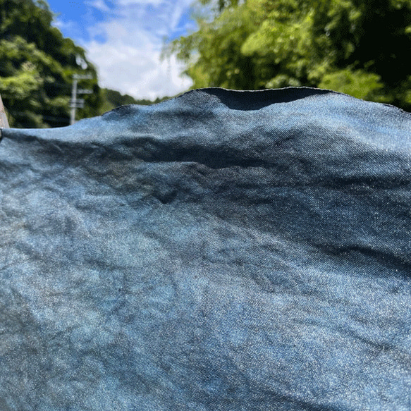 藍と柿渋重ね染め　帆布生地K23055 3枚目の画像