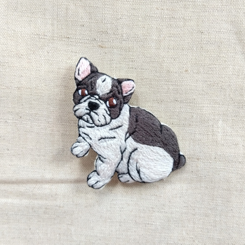 フレンチブルドッグの刺繍ブローチ フレブル 犬 ブローチ haniho フレンチブルドッグの刺繍ブローチ フレブル 犬 ブローチ haniho
