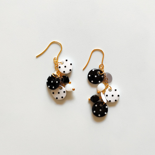 取引中　モノトーンとドットのつぶつぶゆらゆらピアス/イヤリング モノトーンとドットのつぶつぶゆらゆらピアス/イヤリング ピアス