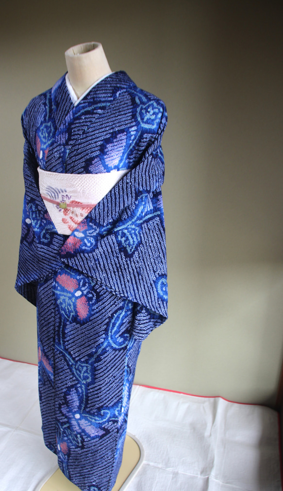 ◇現代 有松鳴海絞　浴衣◇【紺水色桃他】薄羽の蝶が幻想的に舞う　トールサイズ裄68ｃｍ木綿浴衣　 4枚目の画像