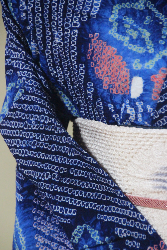 ◇現代 有松鳴海絞　浴衣◇【紺水色桃他】薄羽の蝶が幻想的に舞う　トールサイズ裄68ｃｍ木綿浴衣　 10枚目の画像