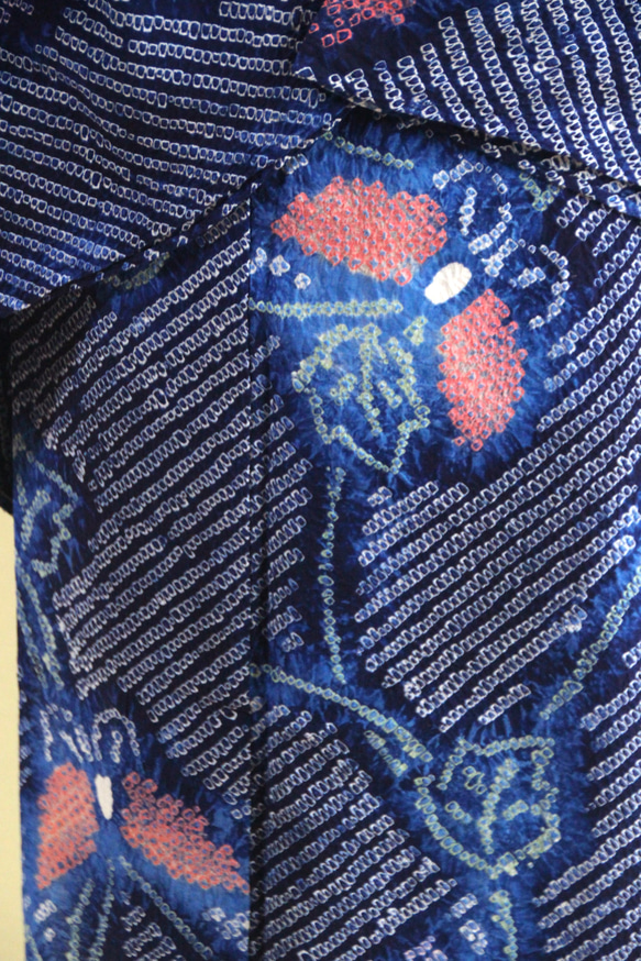◇現代 有松鳴海絞　浴衣◇【紺水色桃他】薄羽の蝶が幻想的に舞う　トールサイズ裄68ｃｍ木綿浴衣　 15枚目の画像