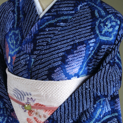 ◇現代 有松鳴海絞　浴衣◇【紺水色桃他】薄羽の蝶が幻想的に舞う　トールサイズ裄68ｃｍ木綿浴衣　 2枚目の画像