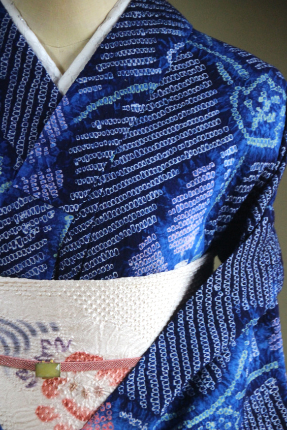 ◇現代 有松鳴海絞　浴衣◇【紺水色桃他】薄羽の蝶が幻想的に舞う　トールサイズ裄68ｃｍ木綿浴衣　 13枚目の画像