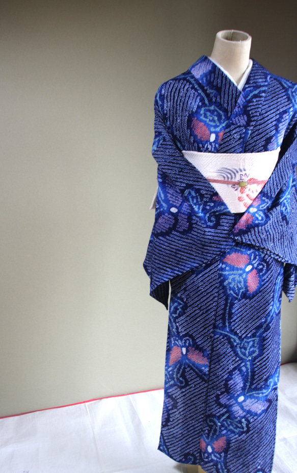 ◇現代 有松鳴海絞　浴衣◇【紺水色桃他】薄羽の蝶が幻想的に舞う　トールサイズ裄68ｃｍ木綿浴衣　 18枚目の画像