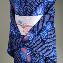 ◇現代 有松鳴海絞　浴衣◇【紺水色桃他】薄羽の蝶が幻想的に舞う　トールサイズ裄68ｃｍ木綿浴衣　 5枚目の画像