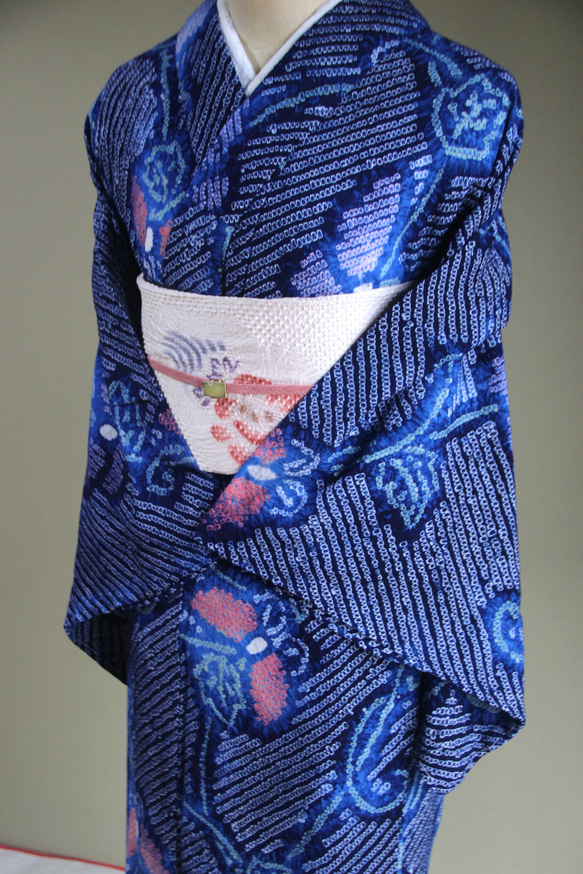 ◇現代 有松鳴海絞　浴衣◇【紺水色桃他】薄羽の蝶が幻想的に舞う　トールサイズ裄68ｃｍ木綿浴衣　 5枚目の画像