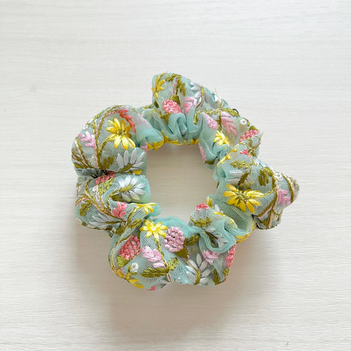 ハンドメイドシュシュM-3773♡ダークブラウンジョーゼット♡インド刺繍リボン付 スクエアシュシュ インド刺繍リボン ペットとお揃い シュシュ