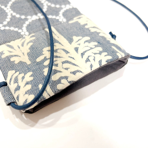 木の柄が素敵なmetsaとタンバリンのスマホポシェット / スマホポーチ