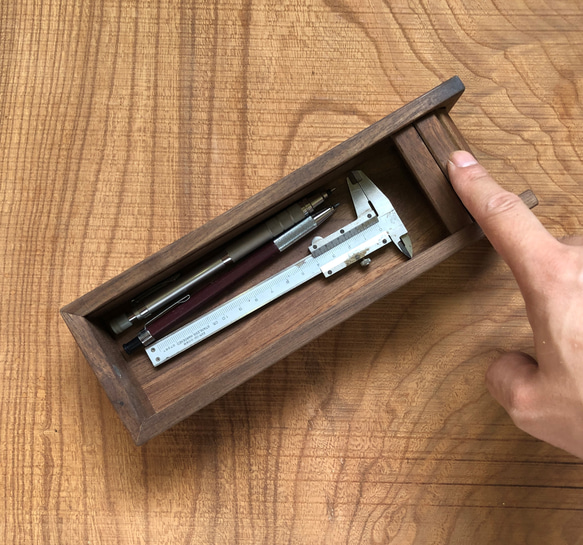 シャッター式ウォールナット無垢材　木製ケース（カトラリー入れ、ペンケースにも） 6枚目の画像