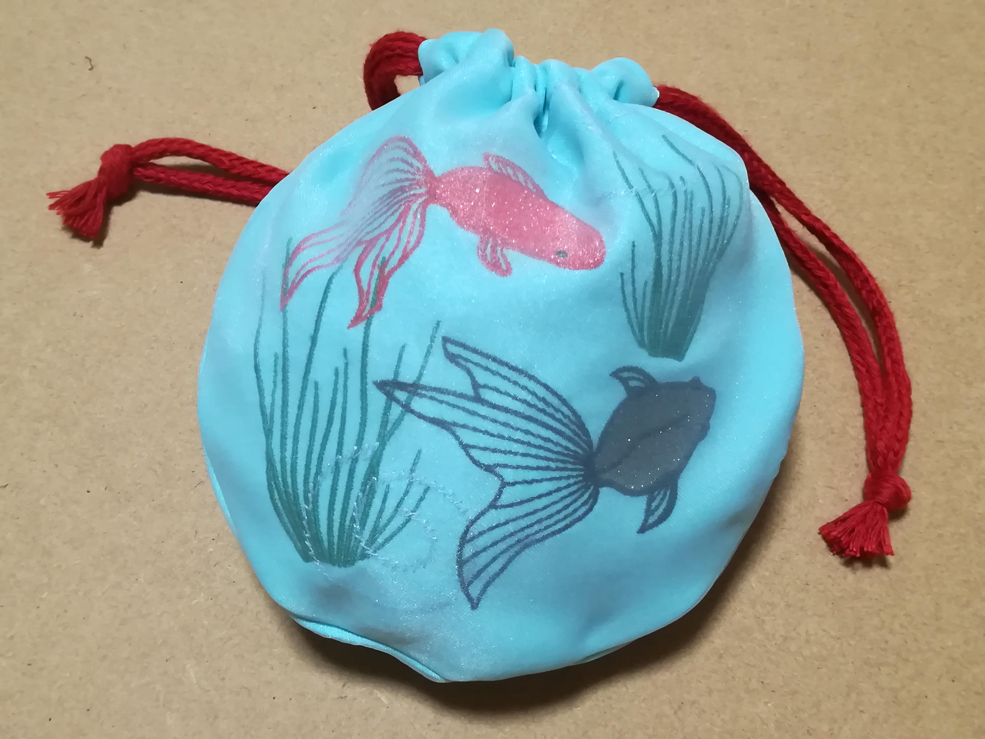 金魚鉢と水面の刺繍入り丸い巾着ポーチ/キラキララメ 巾着袋