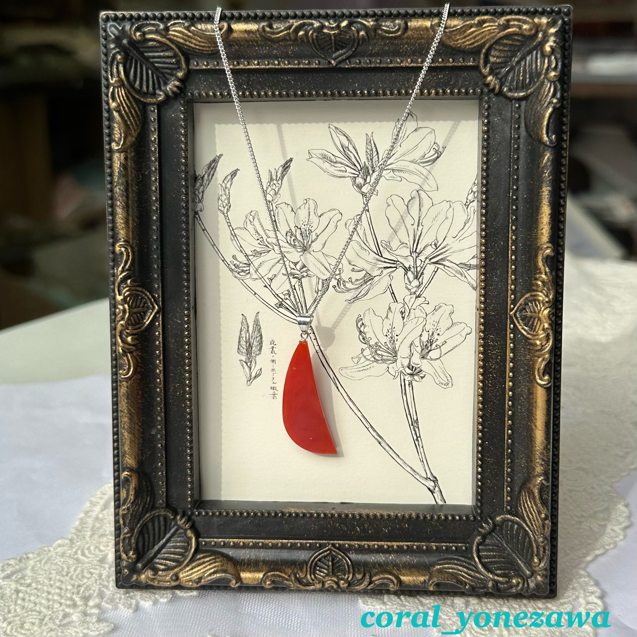 土佐沖赤珊瑚のペンダント　トップK14WG 朱赤色　シャープなデザインカット　R50722H2