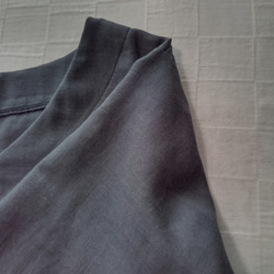 ニュアンスカラー　フレア袖ブラウス　五分袖　チャコールグレー　柔らかダブルガーゼ 10枚目の画像
