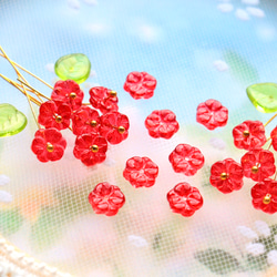オリジナル新作★8mm ハイビスカス　椿　梅　ミニお花のガラスビーズ  赤 3枚目の画像