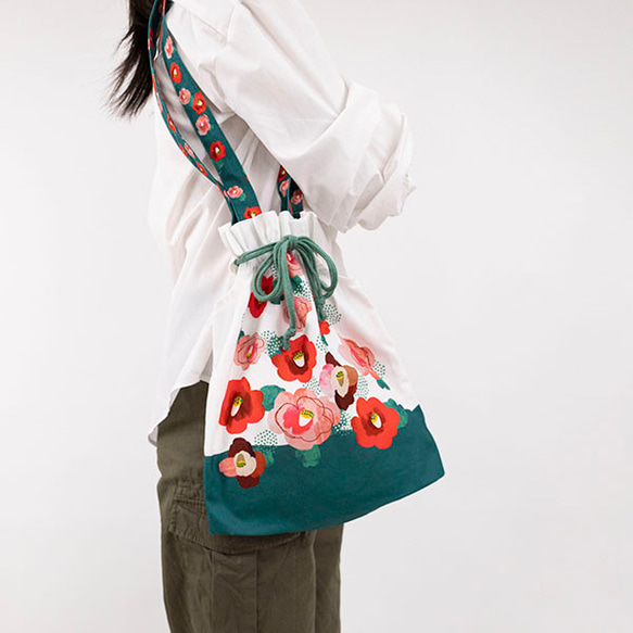 抽繩手提包～深綠色山茶花～有機棉帶角撐板 京都染廠製造 第4張的照片