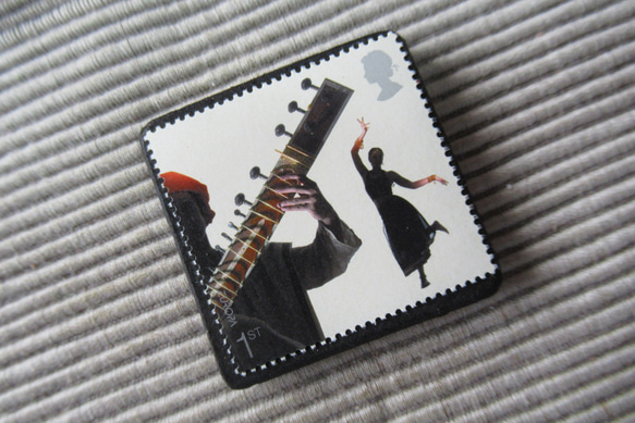 イギリス「融和」切手ブローチ 8723 2枚目の画像