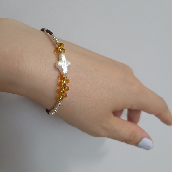 華奢な手首_可憐パール_CHANEL_ブレスレット_シルバー_CC_パール 24SS CHANEL CCロゴ シンプルシルバー パールブレスレット