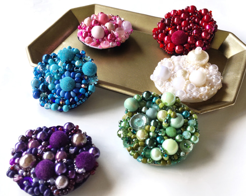 まるいビーズ刺繍ブローチ ブローチ 銀や 通販 16286042｜Creema