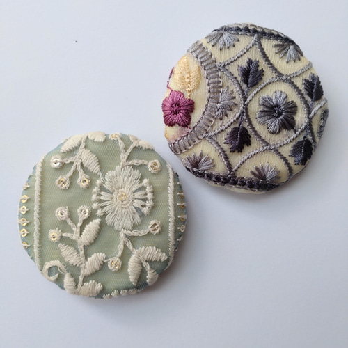 ✨おまとめページ✨ハンドメイド　リボン刺繍　ブローチ　ポニーフック　ヘアゴム ハンドメイド 刺繍ブローチ ポニーフック ヘアゴム No.327