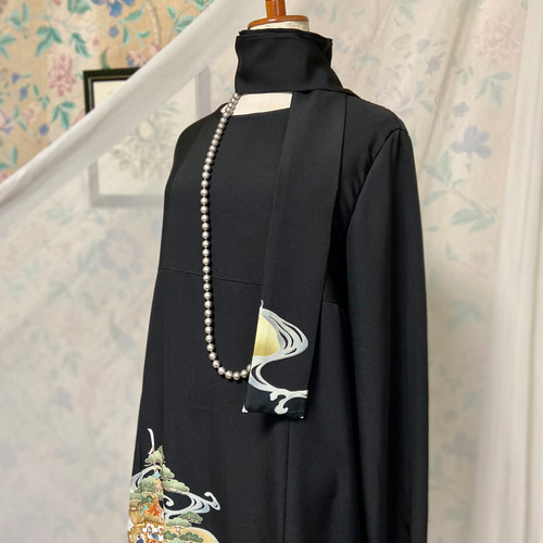 友禅染の黒留袖からの着物リメイクドレスです Ｍサイズ　着丈１２５cm 0ee626ebce66194305858fa13ce826