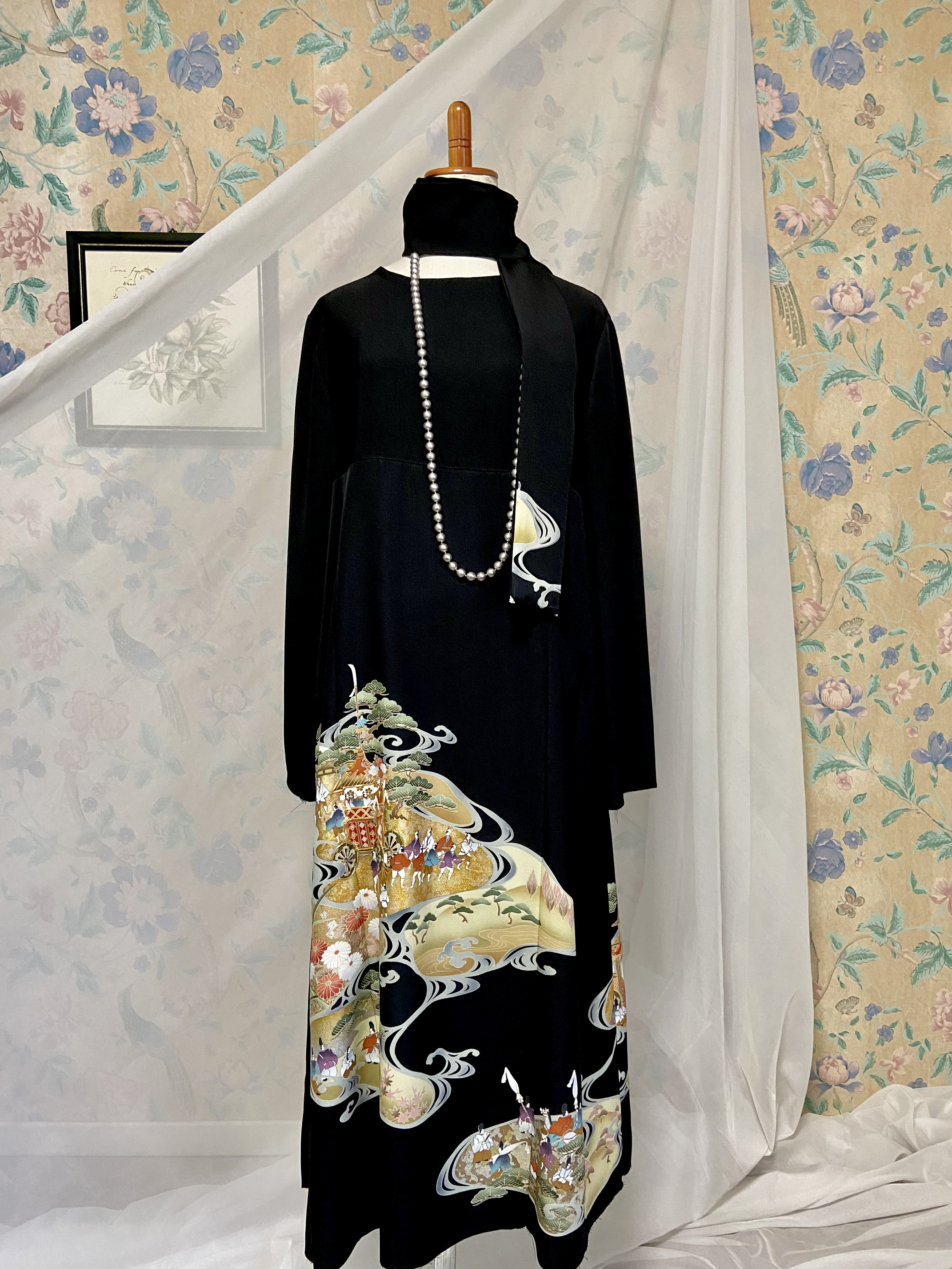 着物リメイク 黒留袖ドレス 王朝絵巻 友禅染 Aライン