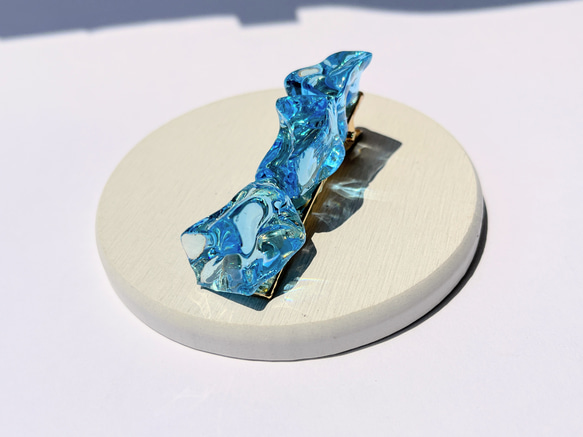 ブルーの氷のヘアクリップ / レジン / 水 / 海 6枚目の画像