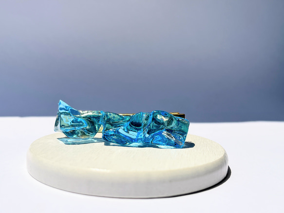 ブルーの氷のヘアクリップ / レジン / 水 / 海 4枚目の画像