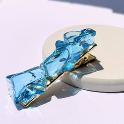 ブルーの氷のヘアクリップ / レジン / 水 / 海 2枚目の画像