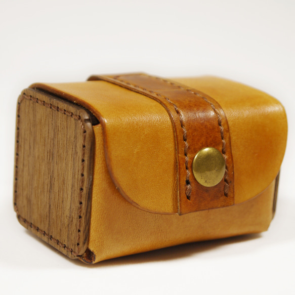 皮革 胡桃木 手作方形小腰包 零錢包 手感包-客製刻字-送禮盒包裝 第5張的照片
