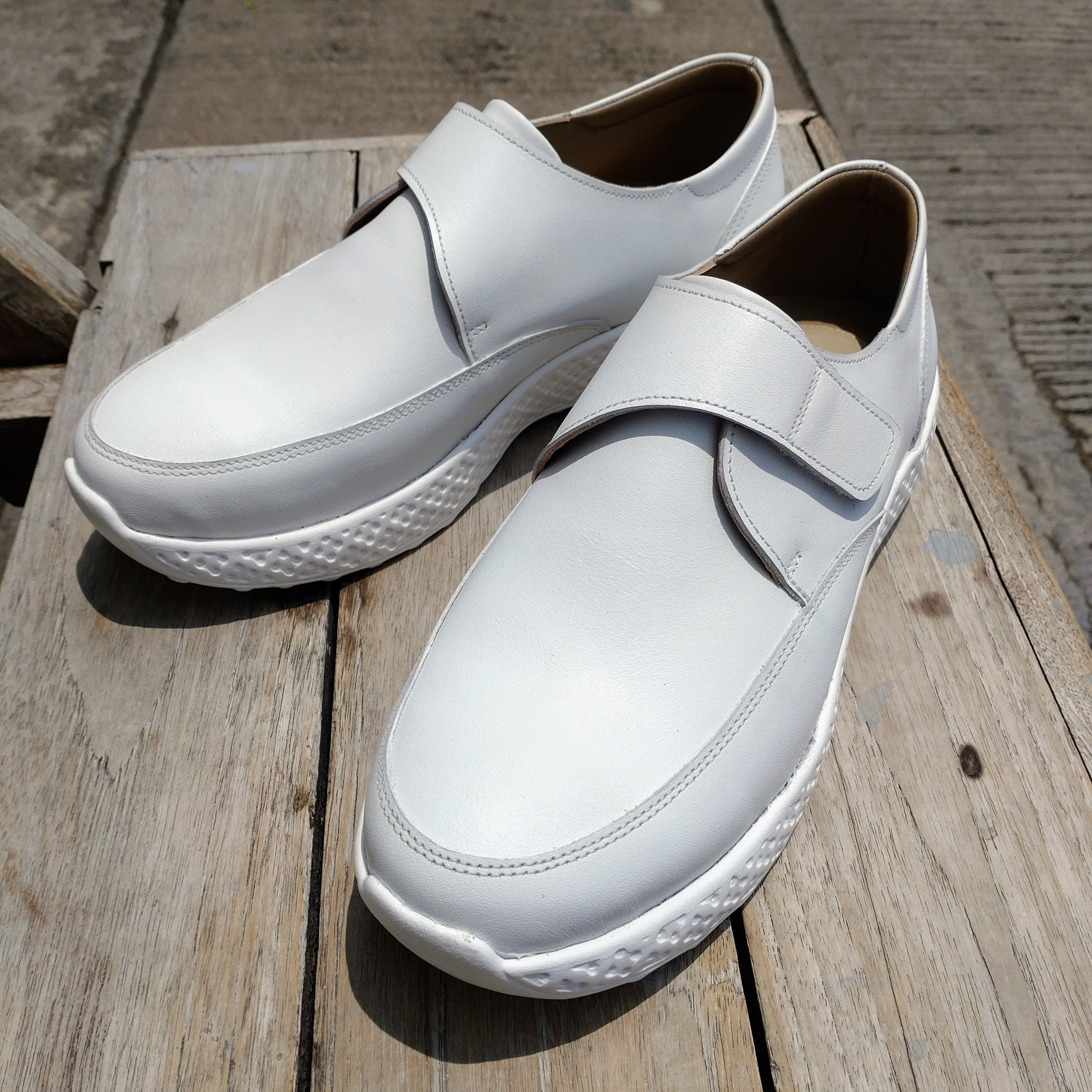 ◇超軽量215ｇ◇無料サイズ調整◇ホワイト◇ベルクロ◇本革◇外反母趾◇無料色変更◇超軽量ウレタンソール◇