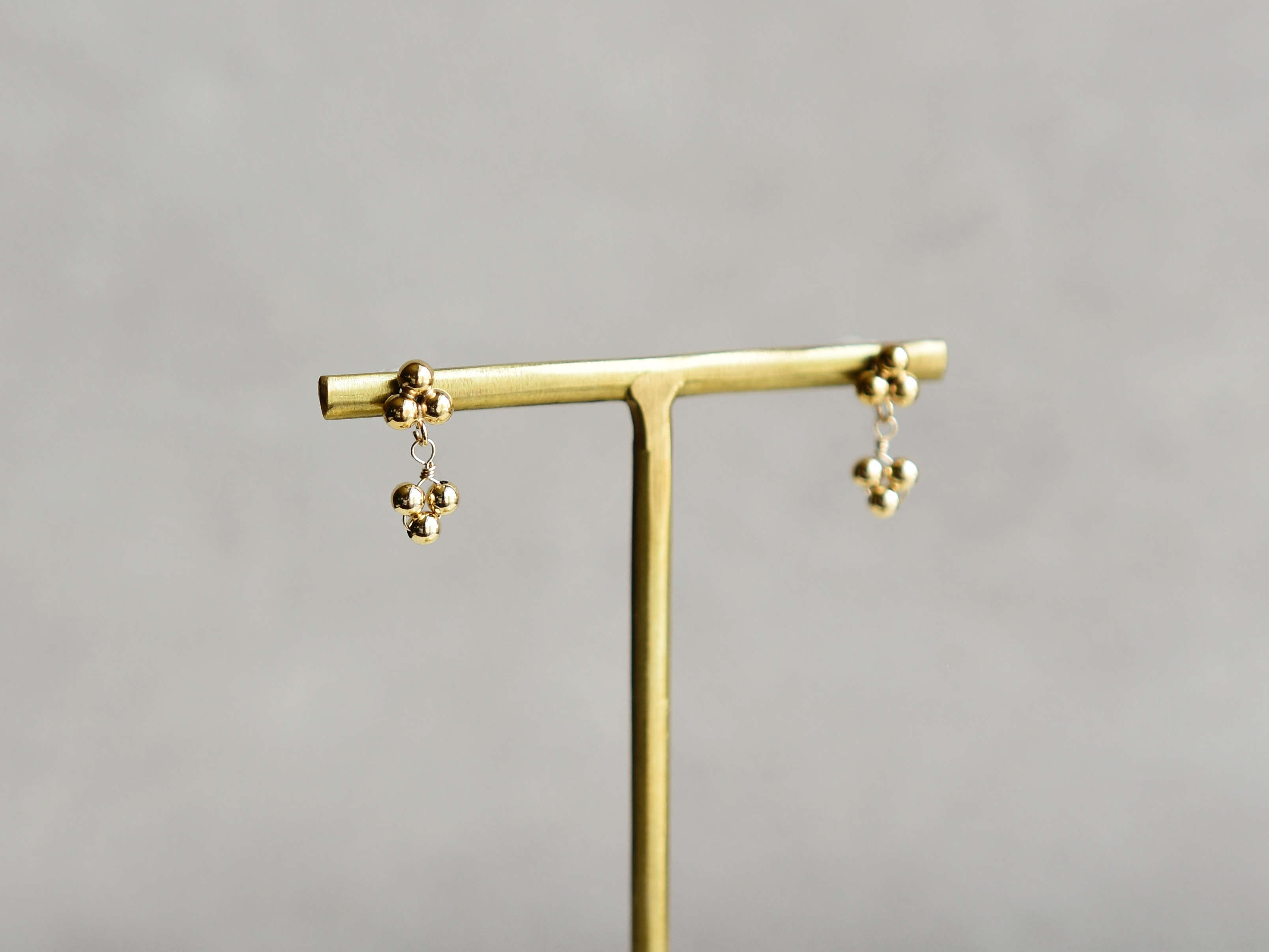 【14kgf ピアス】シンプルで暮らしに馴染む ゴールド・トライアングル　お正月ハンドメイド2025