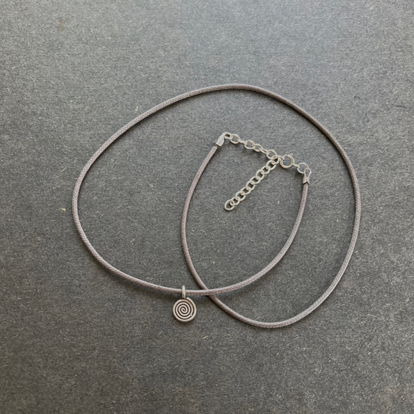 code necklace / カレンシルバー 渦巻きチャーム 1枚目の画像