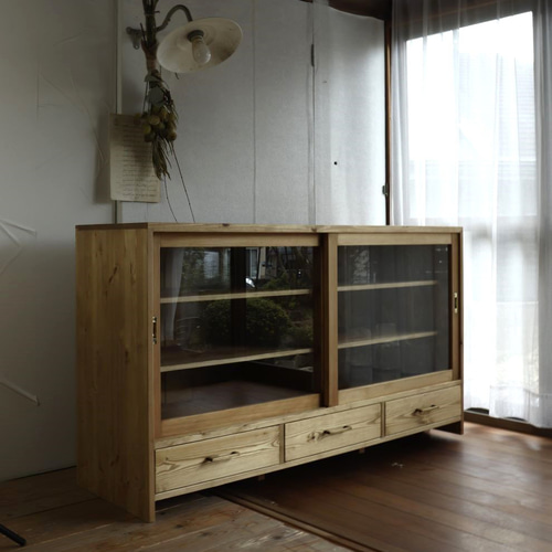 W140 引き出し3個付き、ガラス引き戸の棚。サイズオーダー可。ガラス