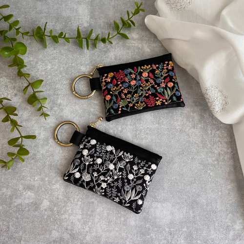 フラワーガーデン☆インド刺繍×フェイクレザー☆カラビナ付き