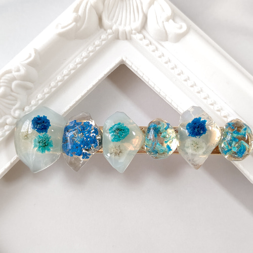 【1030】ブルーグレー かすみ草×ユーフォルビア　レジンヘアゴム 1030】ブルーグレー かすみ草×ユーフォルビア レジンヘアゴム