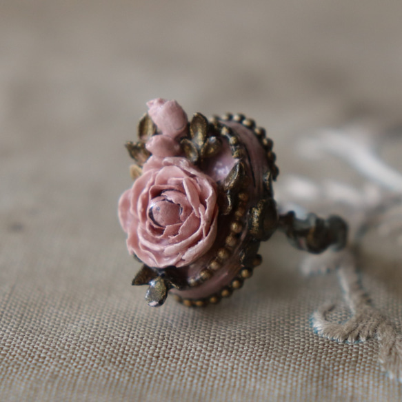 Pompadour　ポンパドゥール　　　ロココピンクのバラの指輪 1枚目の画像
