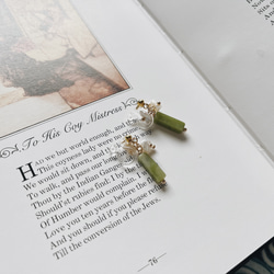 洛曼的甜點 綠點石淡水珍珠花瓣   14K包金耳針耳夾【Enko】 第3張的照片