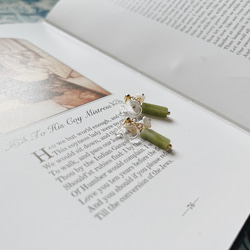 洛曼的甜點 綠點石淡水珍珠花瓣   14K包金耳針耳夾【Enko】 第2張的照片