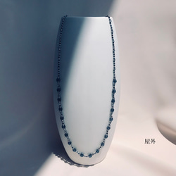 青いガラスのネックレス『モンタナ』サージカルステンレスアジャスター付き 2枚目の画像