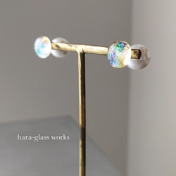 オーロラガラスの一粒ピアス　パールキャッチ 4枚目の画像