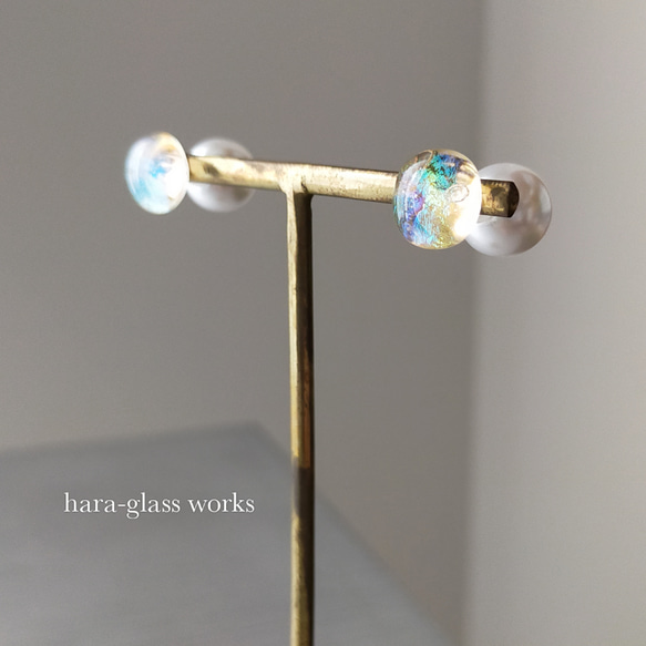 オーロラガラスの一粒ピアス　パールキャッチ 4枚目の画像