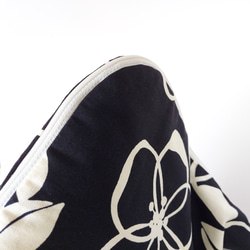 Ｌ字ファスナー 旅行に便利なポーチ オムツケース 巾着の代りに マルチケース L字チャック*大きい花柄 黒 8枚目の画像